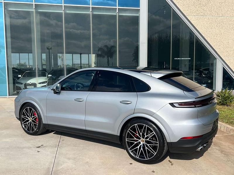 Usata Porsche Cayenne Coupe 475 CV (349 kW) 2024 Argento Coupé