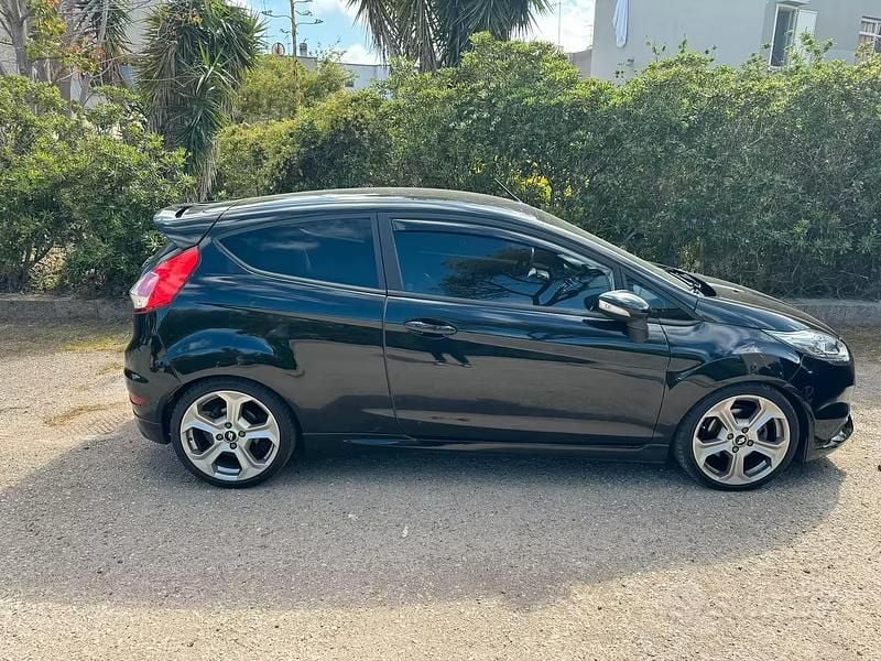 Usata Ford Fiesta ST 182 CV (133 kW) 2015 Nero Berlina