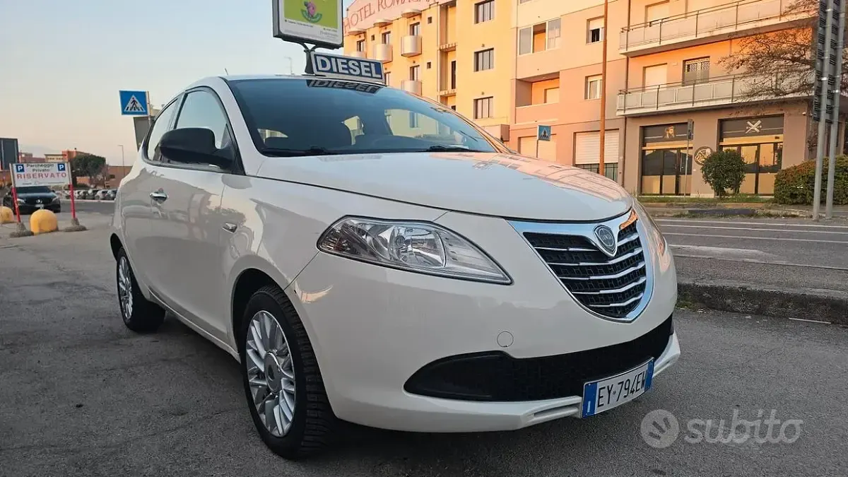 Usata Lancia Ypsilon S 95 CV (69 kW) 2015 Bianco Utilitaria