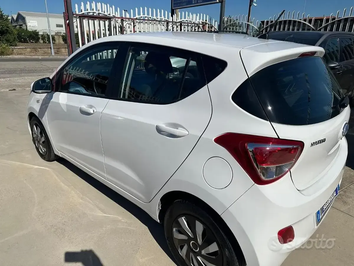 Usata Hyundai i10 Comfort 69 CV (50 kW) 2014 Bianco Utilitaria