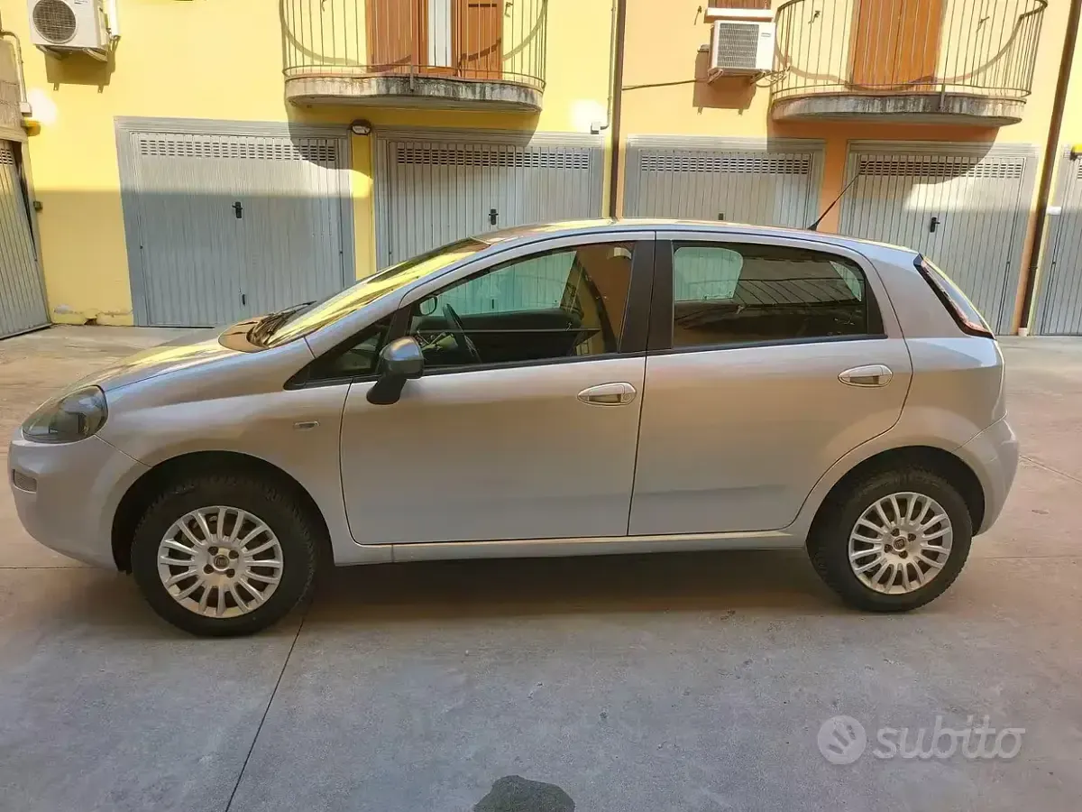 Usata Fiat Punto 77 CV (56 kW) 2014 Grigio Utilitaria