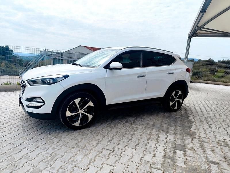 Usata Hyundai Tucson Xpossible 115 CV (84 kW) 2016 Bianco SUV