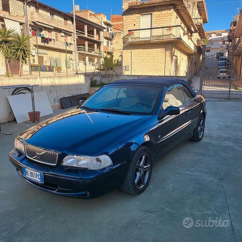 Usata Volvo C70 163 CV (119 kW) 2000 Blu Cabrio