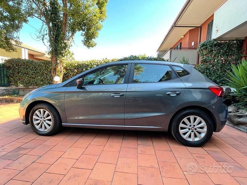Usata Seat Ibiza 75 CV (55 kW) 2018 Grigio Utilitaria