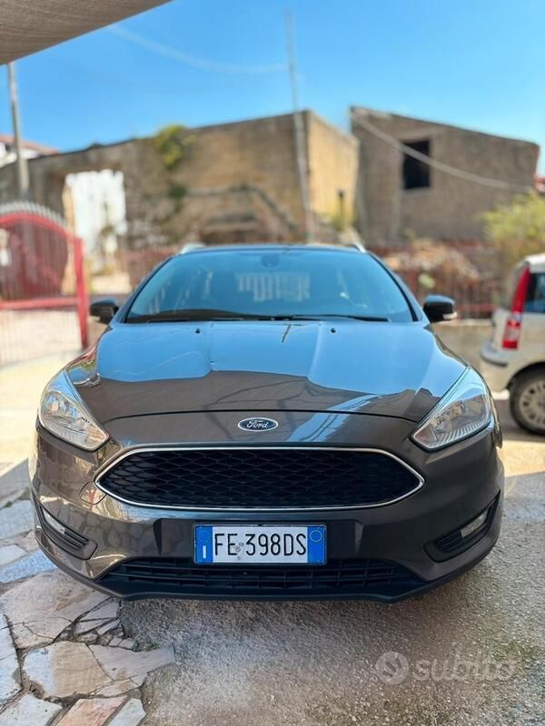 Grigio Usata 2016 Ford Focus Station wagon | 7800 € (Buon prezzo) - Immagine 1/4