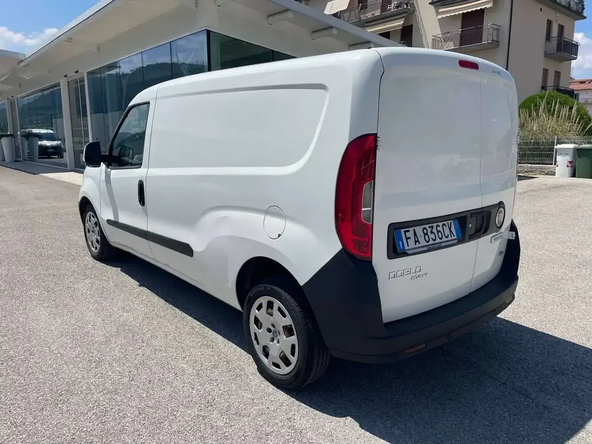 Usata Fiat Doblò 120 CV (88 kW) 2015 Bianco Monovolume