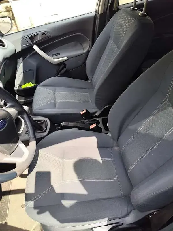 Usata Ford Fiesta Titanium 68 CV (50 kW) 2010 Blu/azzurro Berlina