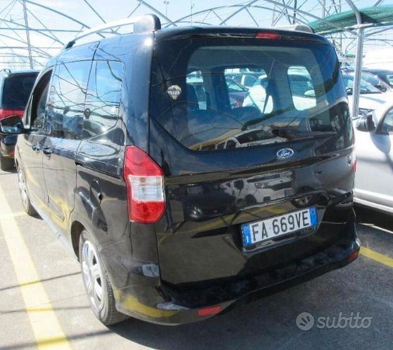 Usata Ford Tourneo Courier 75 CV (55 kW) 2015 Nero Monovolume