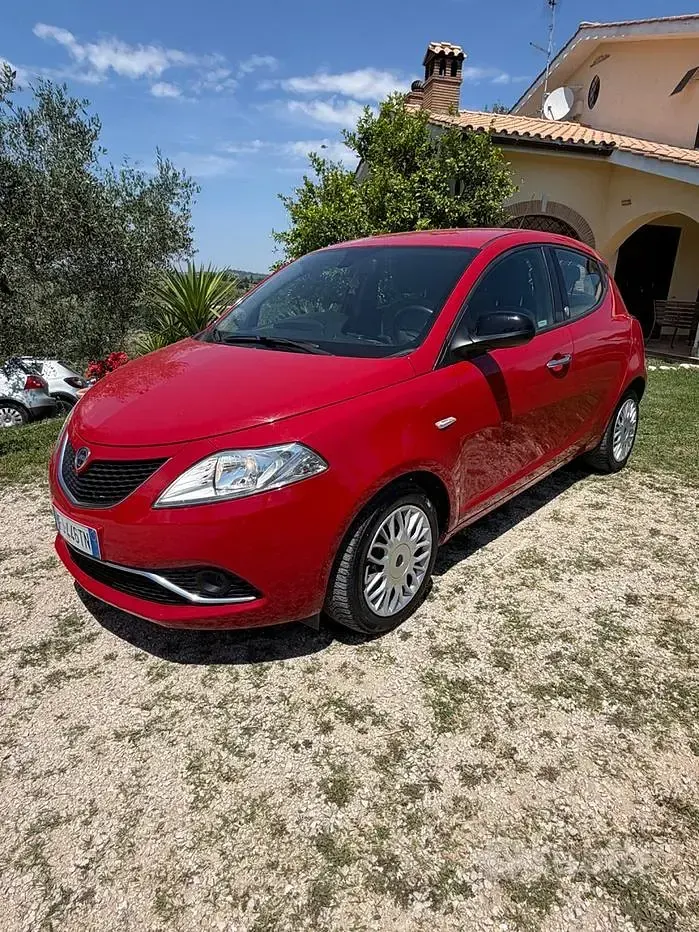 Usata Lancia Ypsilon 69 CV (50 kW) 2018 Rosso Utilitaria