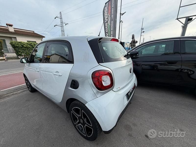 Usata Smart ForFour Passion 71 CV (52 kW) 2015 Bianco Utilitaria