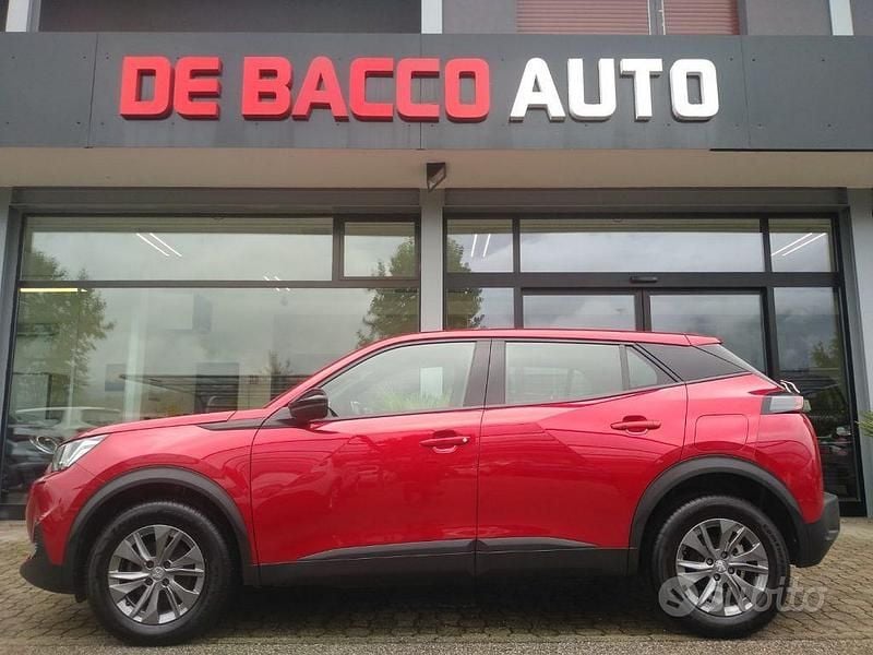 Usata Peugeot 2008 Active 101 CV (74 kW) 2023 Rosso SUV