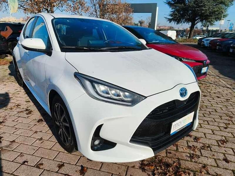 Usata Toyota Yaris Hybrid Trend 100 CV (73 kW) 2022 Bianco Utilitaria