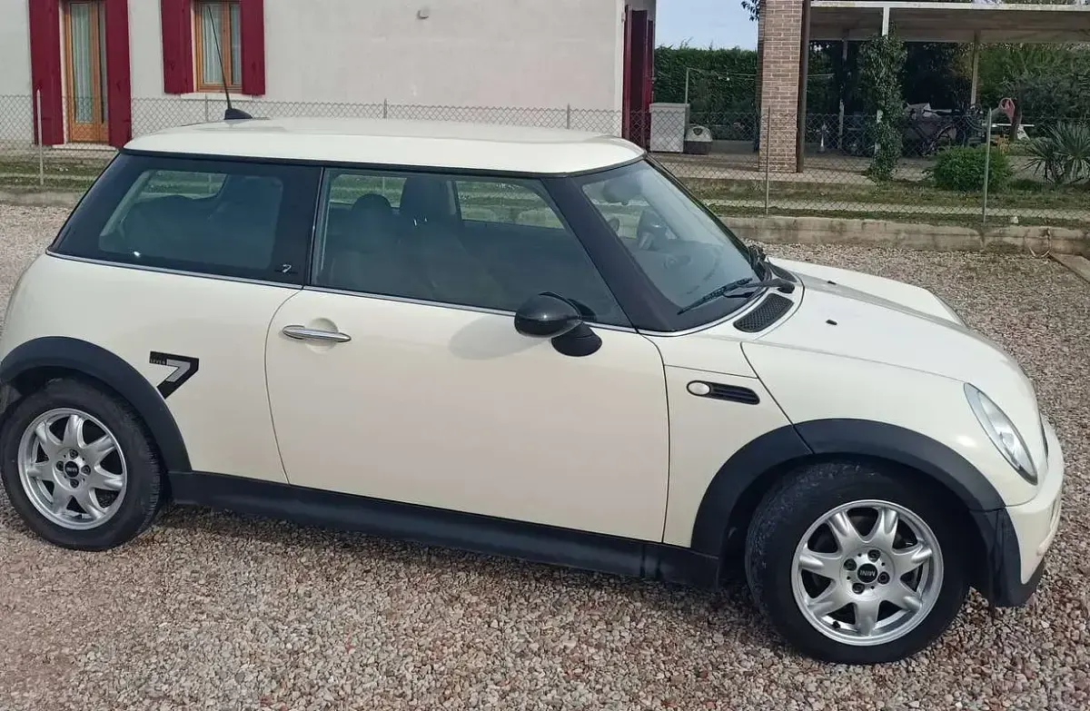 Usata Mini One D Seven 88 CV (64 kW) 2006 Bianco Utilitaria