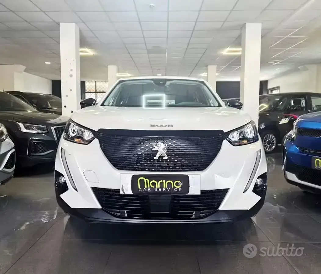 Usata Peugeot 2008 Active 110 CV (80 kW) 2022 Bianco SUV