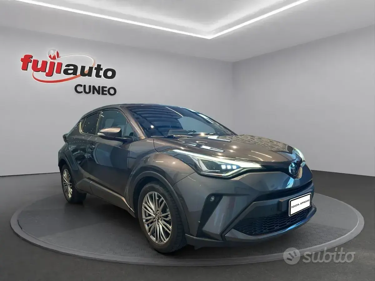 Usata Toyota C-HR Lounge 122 CV (89 kW) 2022 Dark grey met SUV