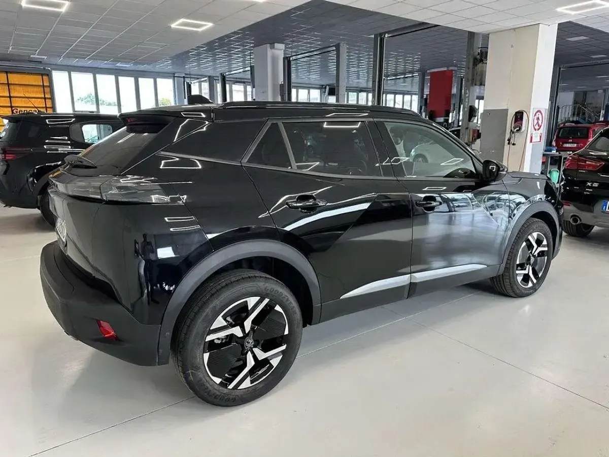 Usata Peugeot 2008 Allure 101 CV (74 kW) 2025 Nero SUV