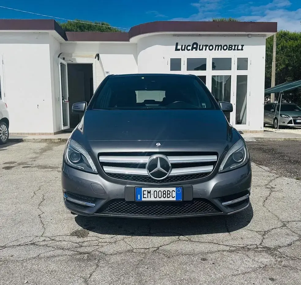 Usata Mercedes B200 Premium 156 CV (114 kW) 2012 Grigio Utilitaria