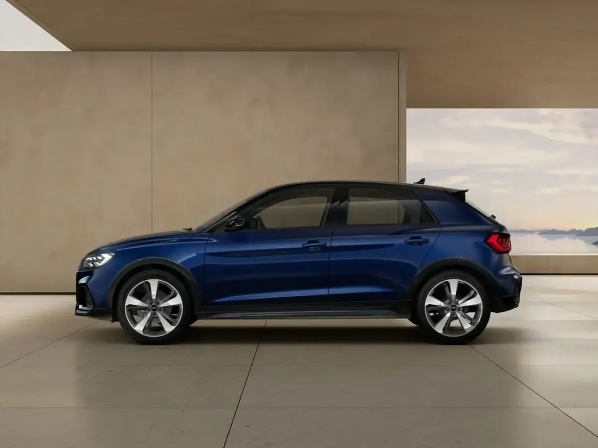 Nuova Audi A1 Comfort 2026 Blu navarra metallizzato nero mito metal SUV