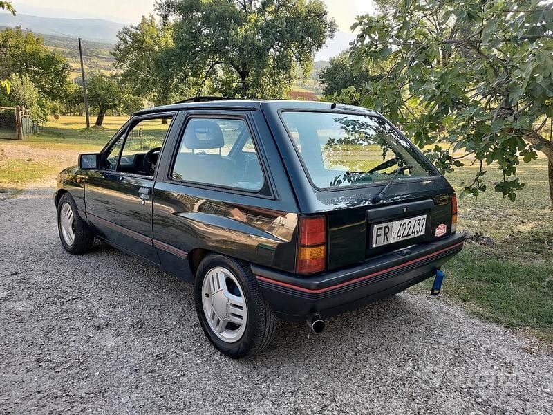 Usata Opel Corsa 72 CV (52 kW) 1990 Nero Utilitaria