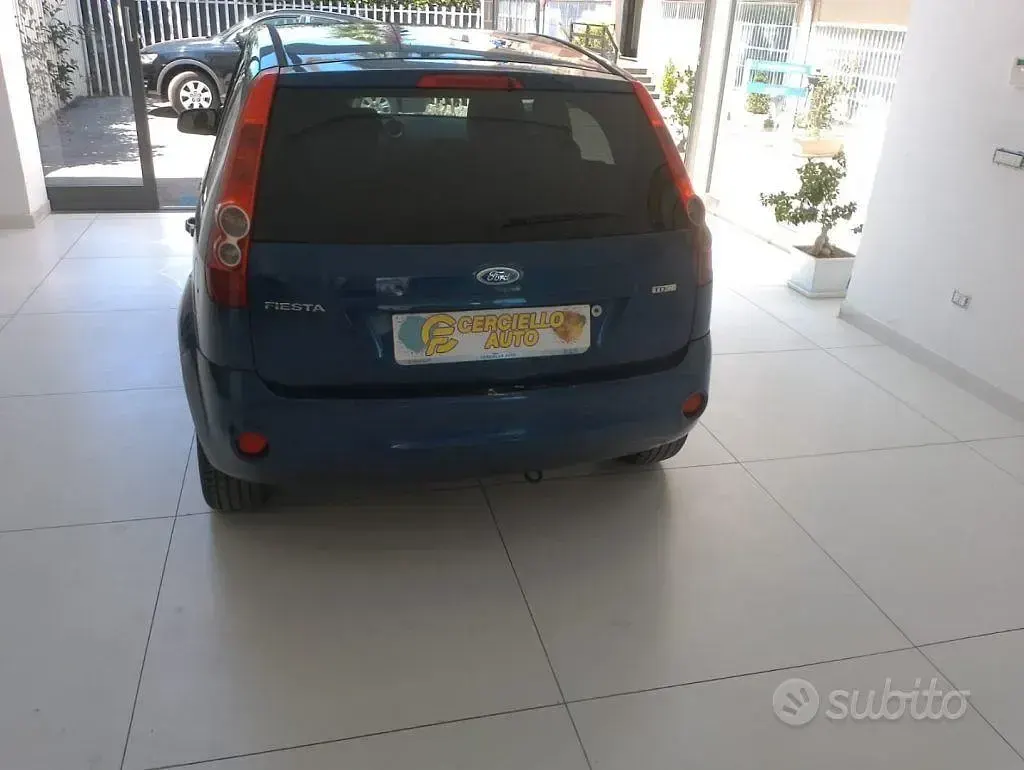 Usata Ford Fiesta Titanium 68 CV (50 kW) 2008 Blu metallizzato Utilitaria