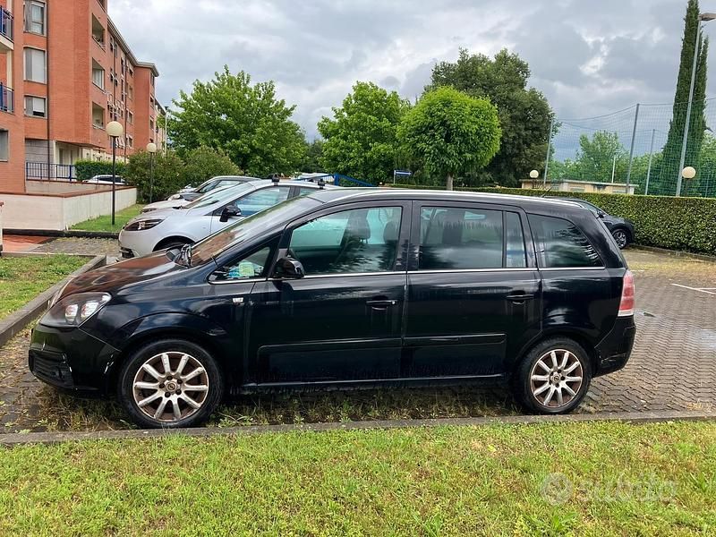 Usata Opel Zafira 150 CV (110 kW) 2007 Nero Monovolume