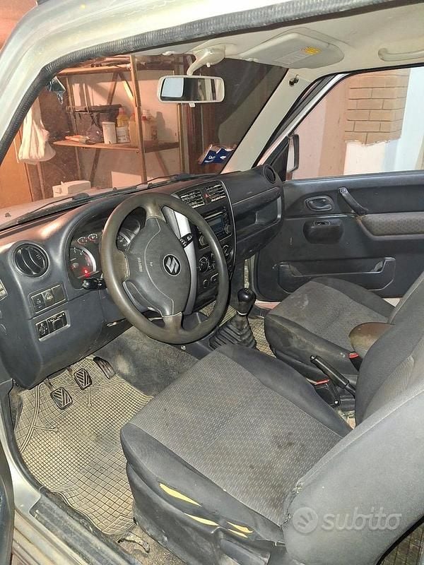Usata Suzuki Jimny 85 CV (62 kW) 2007 Grigio SUV