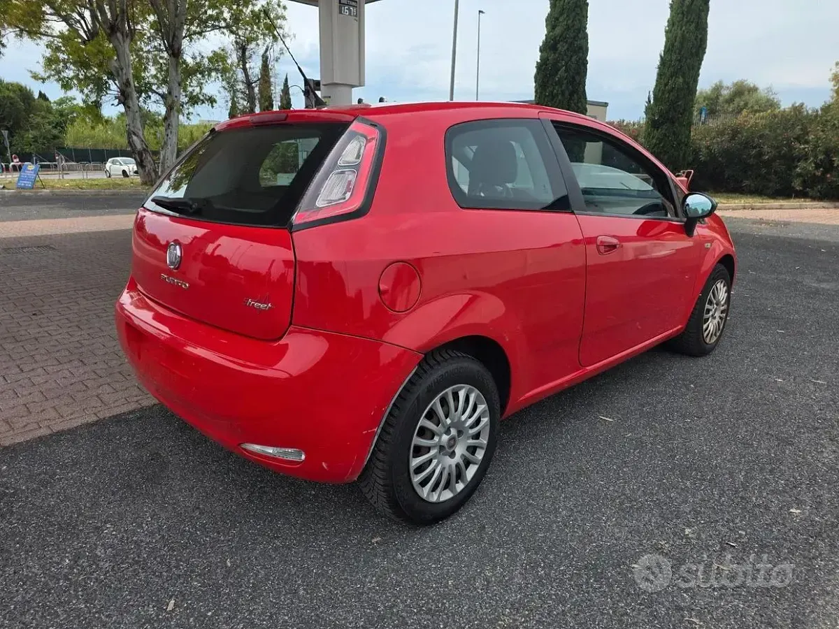 Usata Fiat Punto Street 75 CV (55 kW) 2014 Rosso Utilitaria
