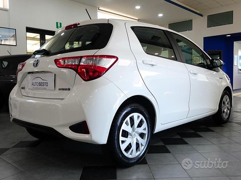 Usata Toyota Yaris Hybrid Business Edition 73 CV (53 kW) 2020 Bianco Berlina