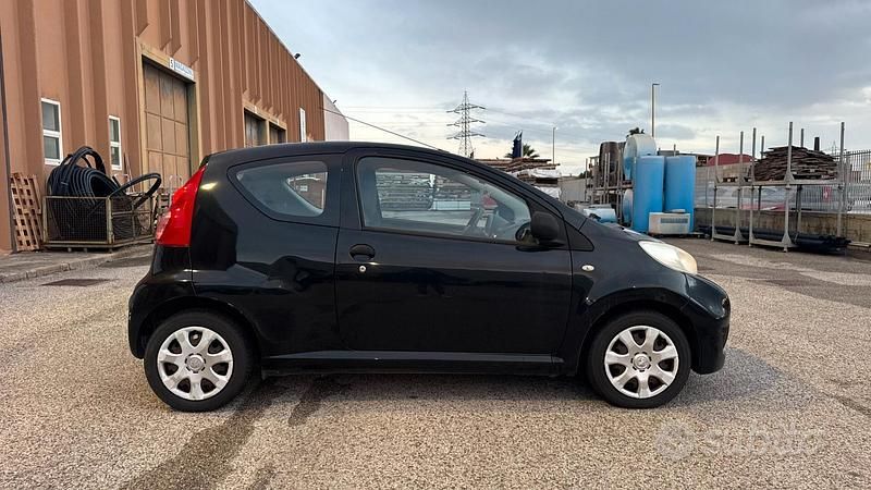 Usata Peugeot 107 68 CV (50 kW) 2010 Nero Utilitaria