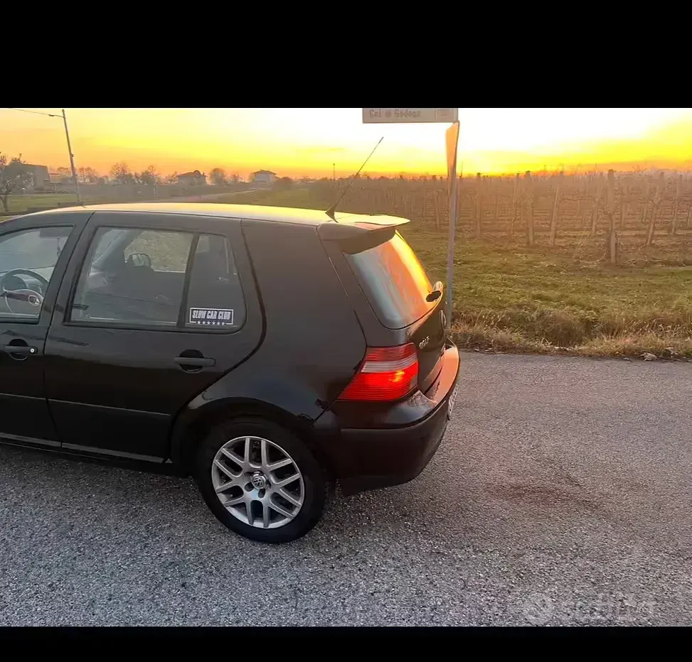 Usata VW Golf IV 101 CV (74 kW) 2005 Nero Berlina
