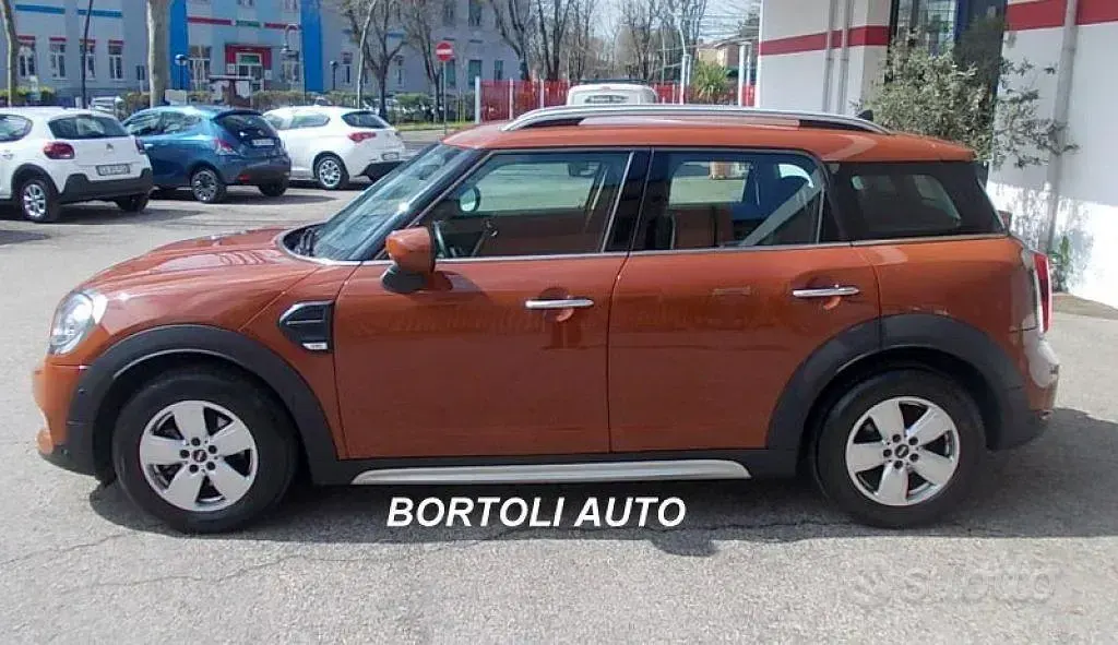 Usata Mini One D Countryman Business 116 CV (85 kW) 2019 Marrone SUV