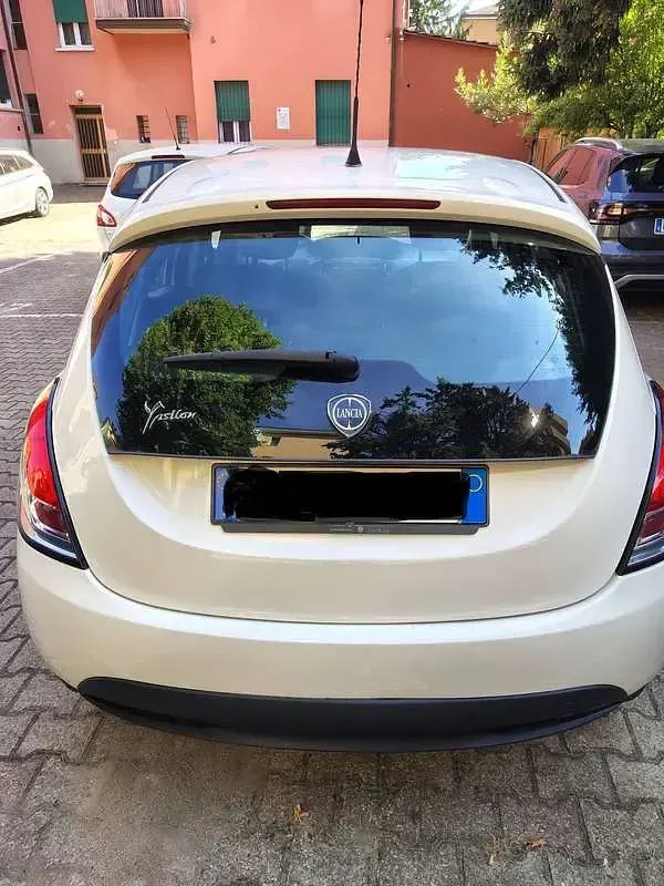 Usata Lancia Ypsilon Gold 69 CV (50 kW) 2012 Bianco Utilitaria