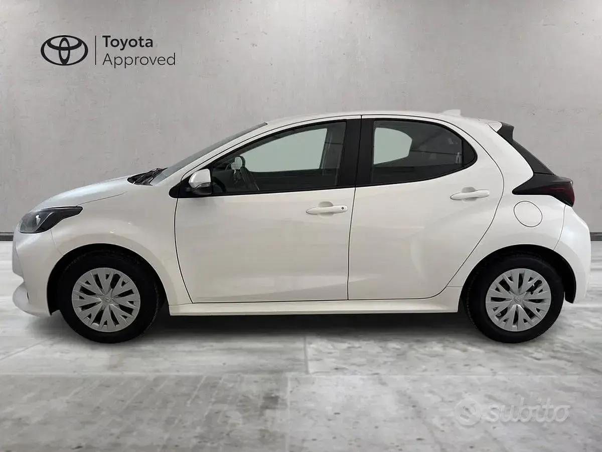 Usata Toyota Yaris Active 72 CV (52 kW) 2023 Bianco Utilitaria