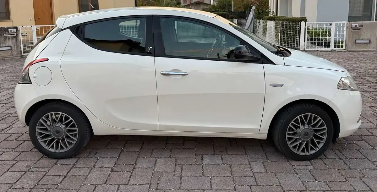 Usata Lancia Ypsilon S 86 CV (63 kW) 2012 Bianco Utilitaria