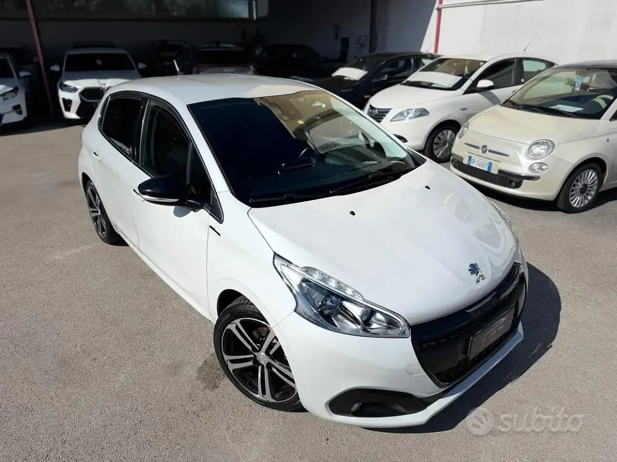 Usata Peugeot 208 GT-line 120 CV (88 kW) 2018 Bianco Utilitaria