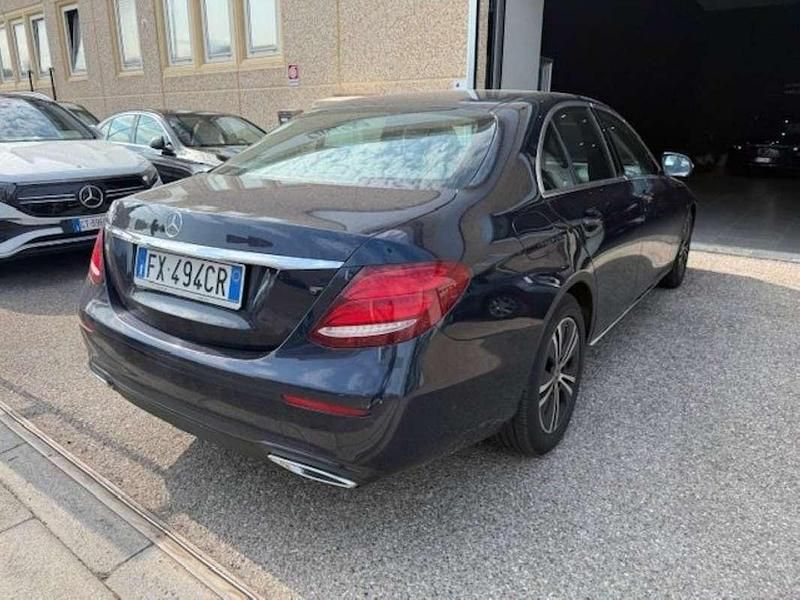 Usata Mercedes E200 160 CV (117 kW) 2019 Blu/azzurro Berlina