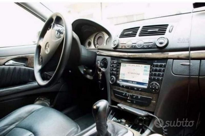 Usata Mercedes E270 177 CV (130 kW) 2005 Grigio Berlina