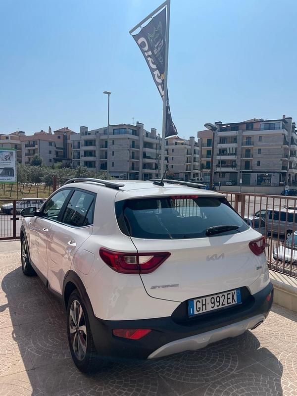 Usata Kia Stonic 84 CV (61 kW) 2021 Bianco SUV