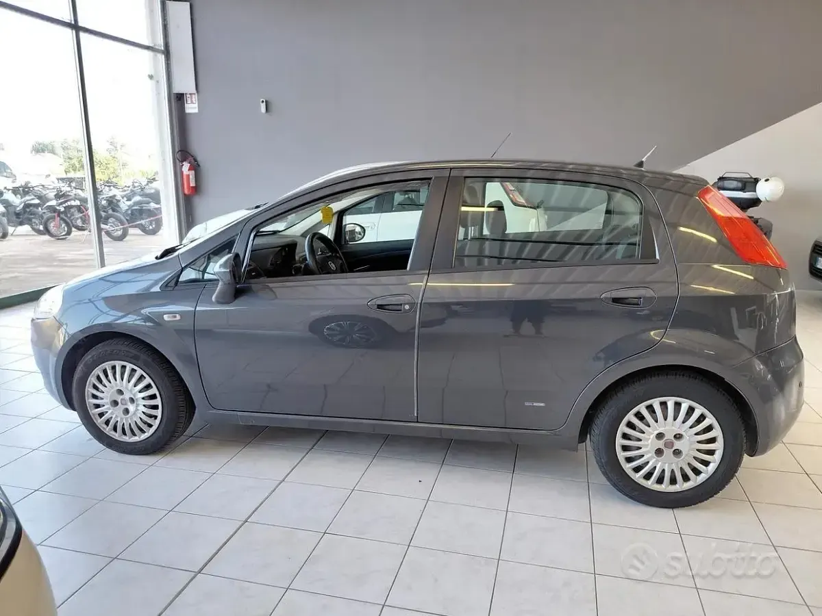 Usata Fiat Grande Punto 65 CV (47 kW) 2008 Grigio Utilitaria