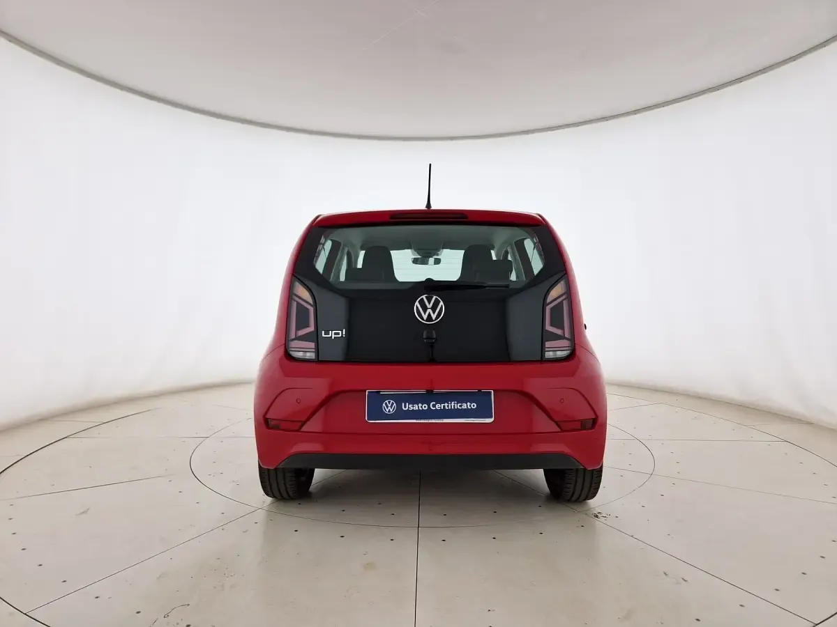 Usata VW up! Move 65 CV (47 kW) 2023 Tornado red Utilitaria