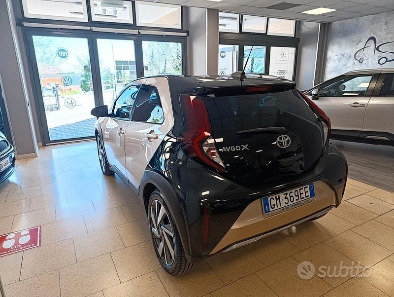 Usata Toyota Aygo X Lounge 72 CV (52 kW) 2023 Marrone SUV