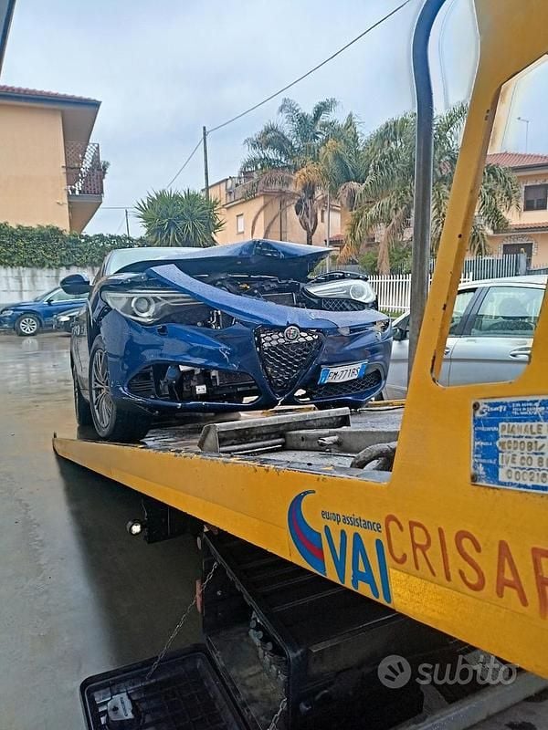 Blu Usata 2017 Alfa Romeo Stelvio SUV | 15.500 € (Super prezzo) - Immagine 1/4