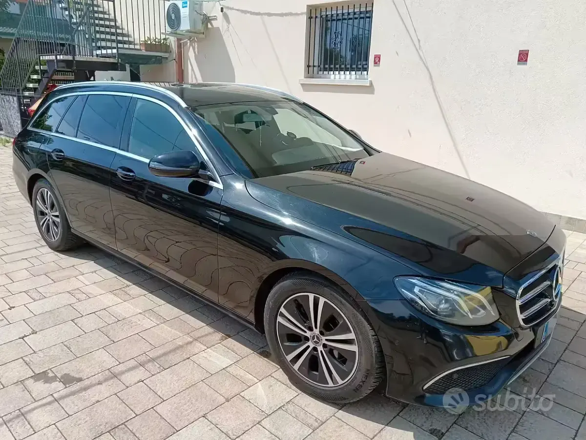 Usata Mercedes E220 194 CV (142 kW) 2021 Nero Station wagon