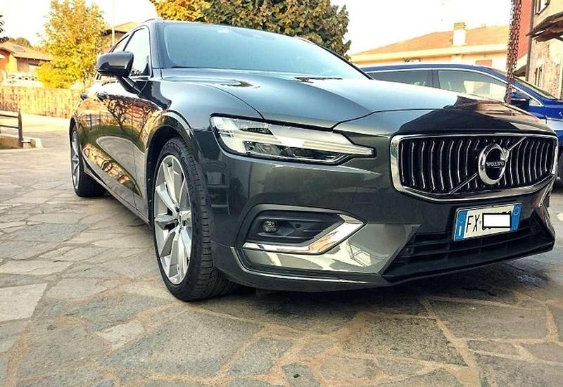 Usata Volvo V60 Inscription 190 CV (139 kW) 2019 Grigio Station wagon