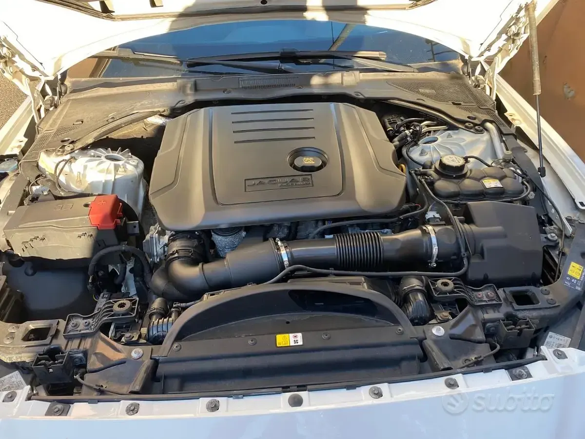 Usata Jaguar XE 180 CV (132 kW) 2017 Bianco Berlina