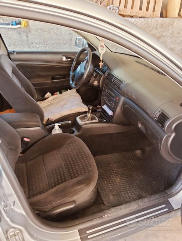 Usata VW Passat 110 CV (80 kW) 2002 Grigio Station wagon