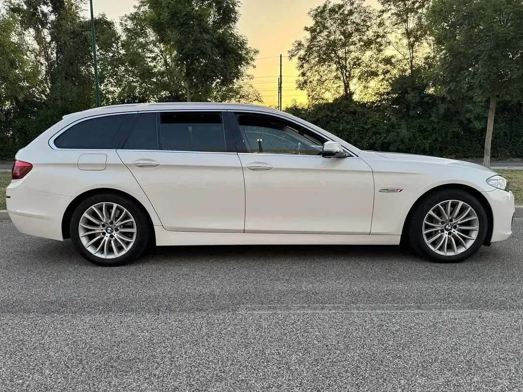 Usata BMW 530 Comfort Edition 258 CV (189 kW) 2014 Bianco Station wagon