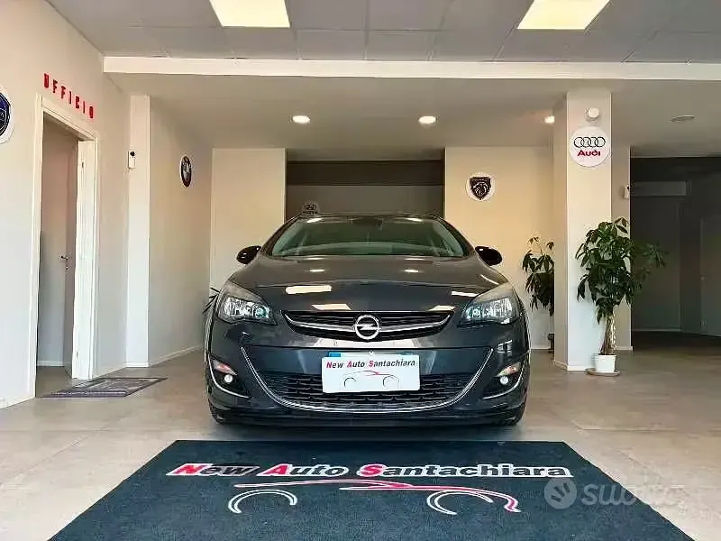 Usata Opel Astra Cosmo 110 CV (80 kW) 2014 Grigio Berlina