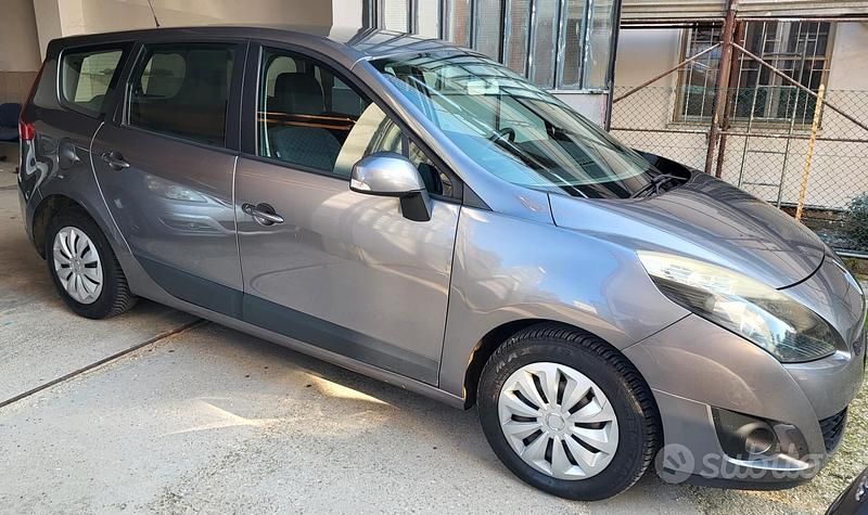 Usata Renault Grand Scénic III Dynamique 110 CV (80 kW) 2009 Grigio Monovolume