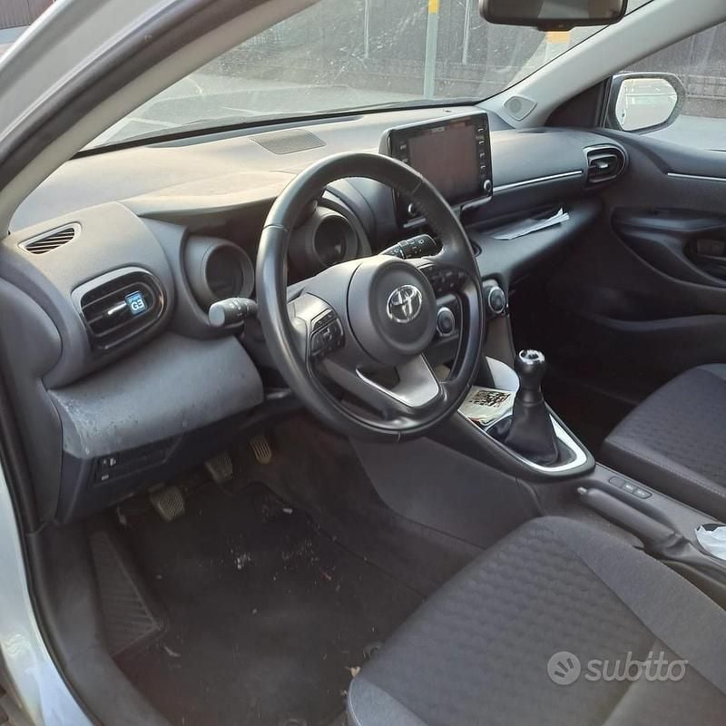 Usata Toyota Yaris 120 CV (88 kW) 2021 Grigio Berlina